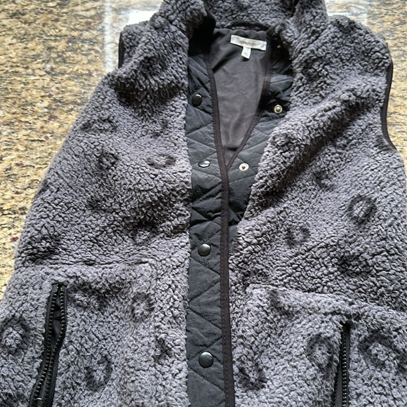 Cheetah print vest - Picture 5 of 5